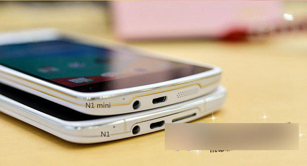OPPO N1 mini对比OPPO N1机身底部外观