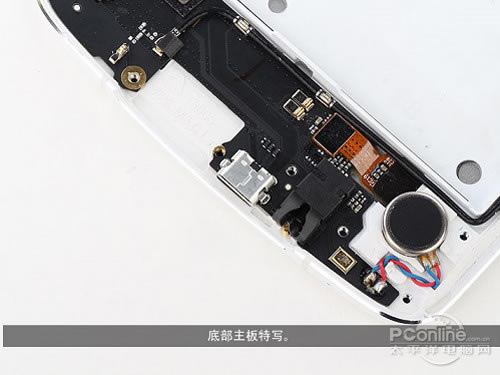 OPPO N1底部主板特写 OPPO N1底部主板特写