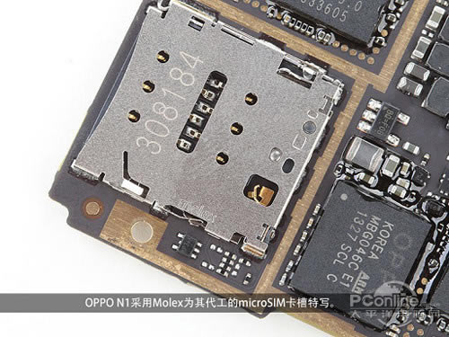 采用Molex为其代工的microSIM卡槽 采用Molex为其代工的microSIM卡槽