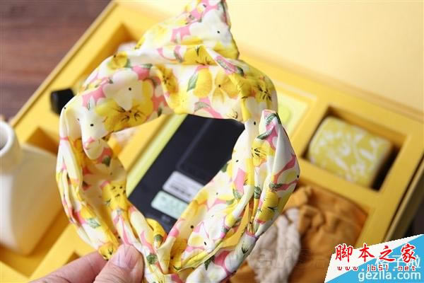 oppon1迷你怎样?OPPO N1 mini情侣款妹子版图赏