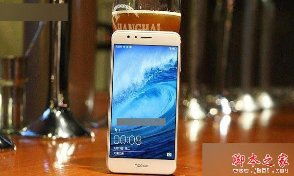 华为荣耀8和v8哪个更值得入手?华为荣耀v8和荣耀8全面区别对比深度评测_手机评测_手机学院_本站