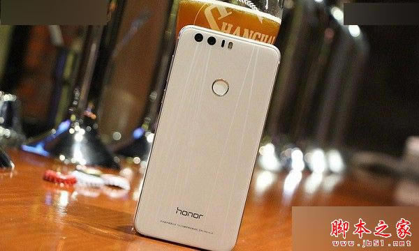 华为荣耀8和v8哪个更值得入手?华为荣耀v8和荣耀8全面区别对比深度评测_手机评测_手机学院_本站