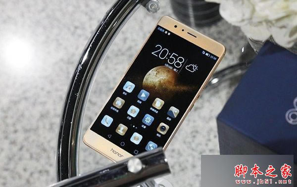 华为荣耀8和v8哪个更值得入手?华为荣耀v8和荣耀8全面区别对比深度评测_手机评测_手机学院_本站