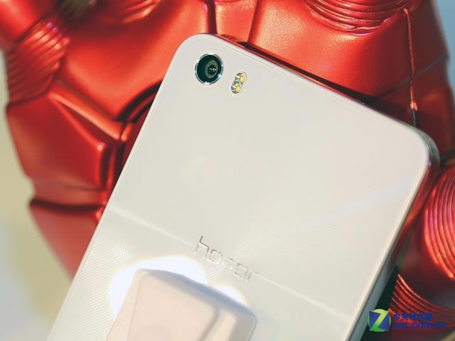 ��ǰ������ͷΪ500�����أ�������ͷΪ1300�����أ��������Ϊ3100mAh