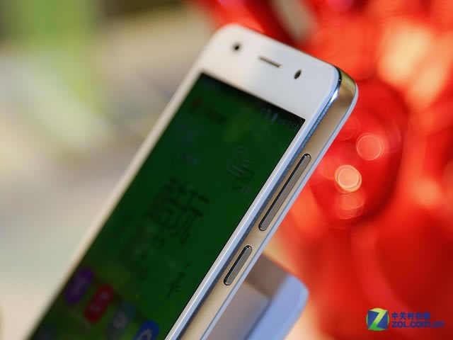 ��ҫ6���������ͨ�治ͬ������������2GHz��˼����928�˺˴�����������3GBϵͳ�ڴ桢32GB�����洢