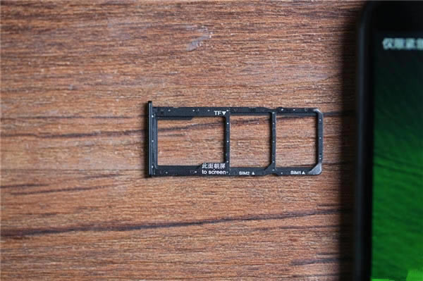 荣耀畅玩7C怎么装卡/插卡?荣耀畅玩7C SIM卡安装教程