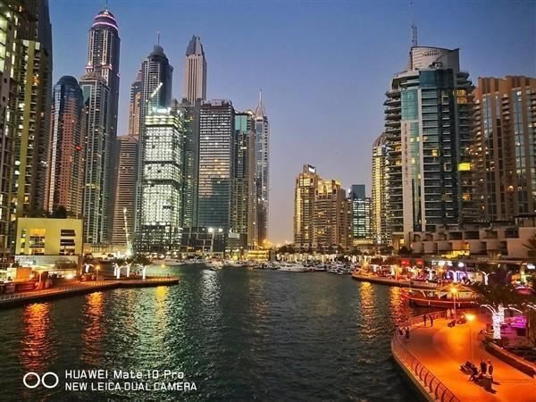 iPhone X和华为Mate10保时捷版哪个好?华为Mate10保时捷版和苹果X性能拍照外观全面对比评测