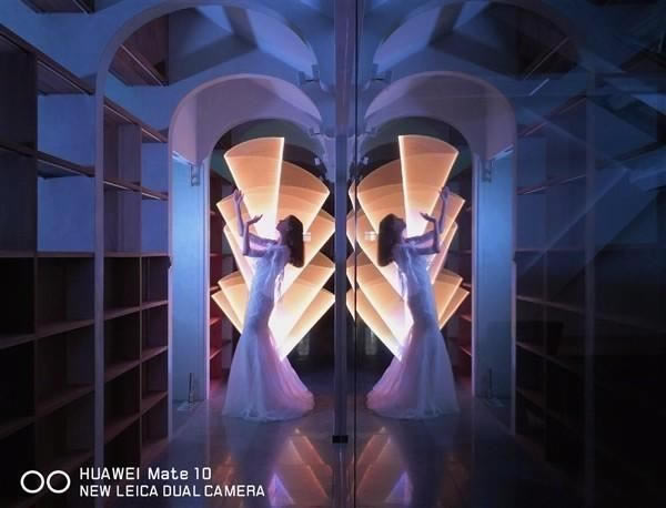 iPhone X和华为Mate10保时捷版哪个好?华为Mate10保时捷版和苹果X性能拍照外观全面对比评测