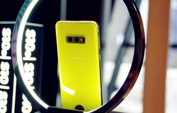 三星s10+和华为mate20pro哪个好 四方面评测三星s10+和华为mate20pro_手机评测_手机学院_本站