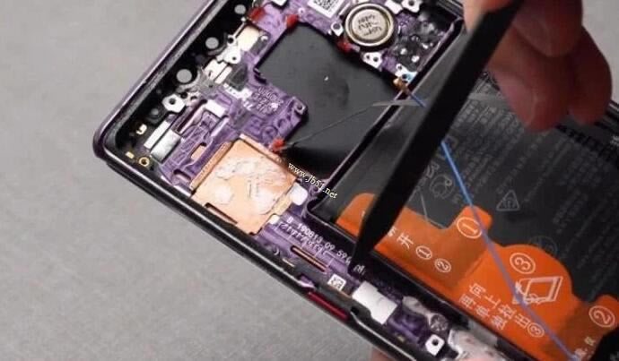 华为Mate 30 Pro 5G内部构造如何呢?华为Mate 30 Pro拆解图文评测_手机评测_手机学院_本站