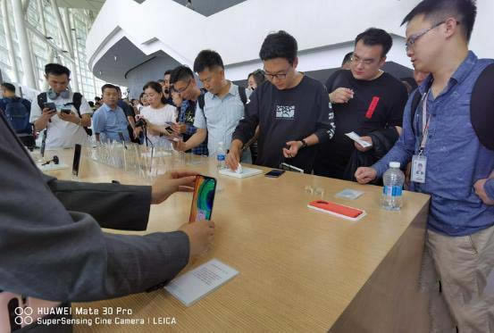 ��ΪMate30Pro�������غ�AI���ղٿغò����� ��ΪMate30Proʹ������_��׿�ֻ�_�ֻ�ѧԺ_��վ