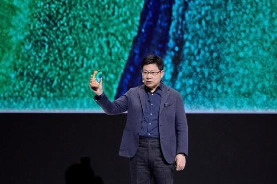 华为Mate30Pro简评 华为Mate30Pro外观、拍照、性能、网络、续航及上手体验评测_手机评测_手机学院_本站