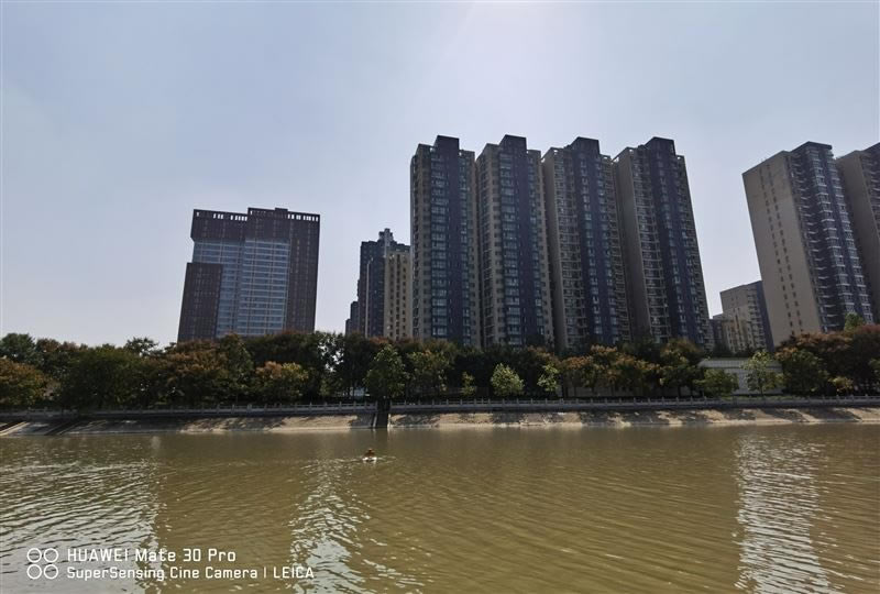 华为Mate30Pro简评 华为Mate30Pro外观、拍照、性能、网络、续航及上手体验评测_手机评测_手机学院_本站