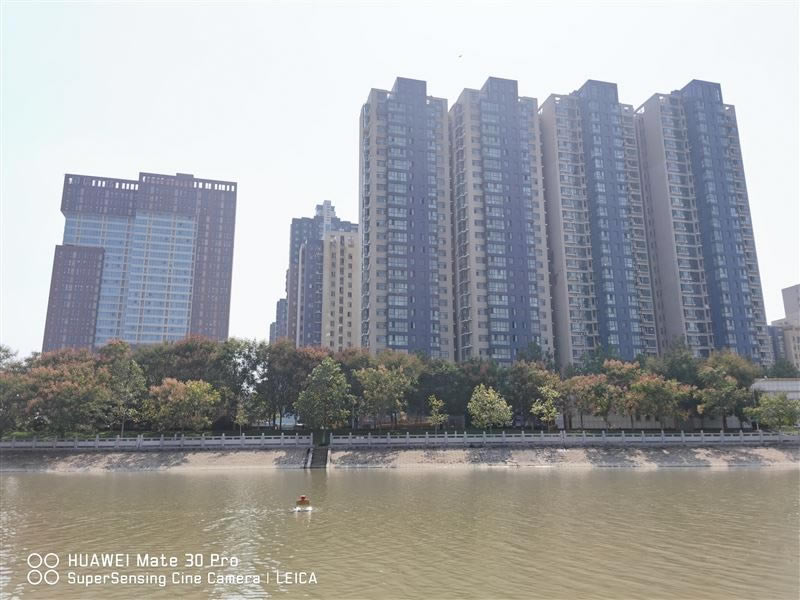 华为Mate30Pro简评 华为Mate30Pro外观、拍照、性能、网络、续航及上手体验评测_手机评测_手机学院_本站