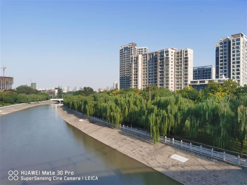 华为Mate30Pro简评 华为Mate30Pro外观、拍照、性能、网络、续航及上手体验评测_手机评测_手机学院_本站