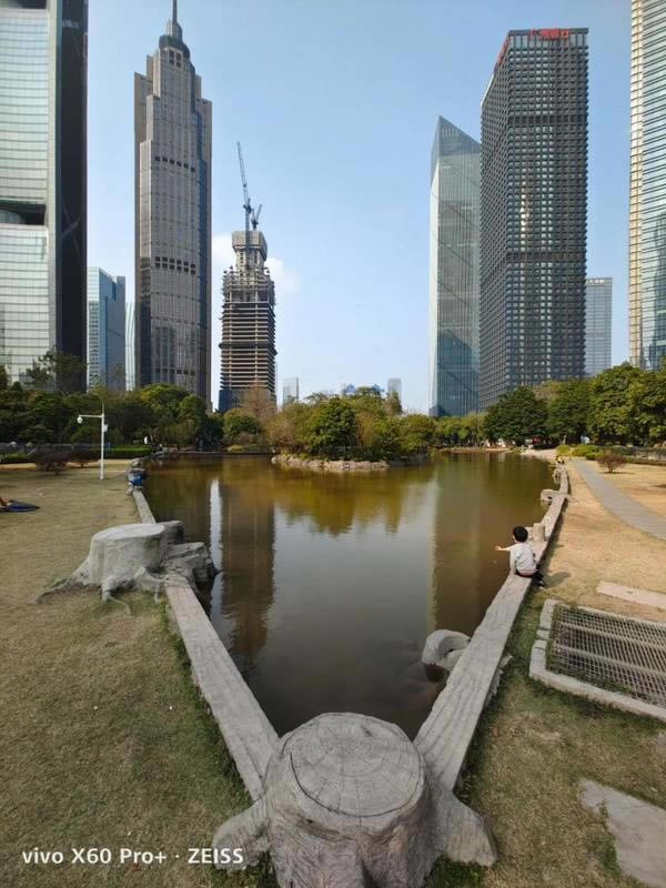 vivox60pro+对比华为mate40Pro哪个拍照效果更好?_手机评测_手机学院_本站