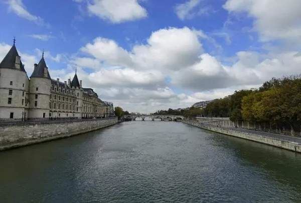 华为mate40pro和p40pro哪款拍照好 两款手机拍照效果对比_手机评测_手机学院_本站