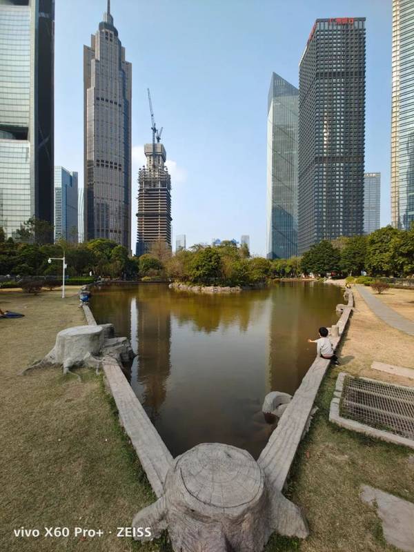 vivox60pro+对比华为mate40Pro哪个拍照效果更好?_手机评测_手机学院_本站