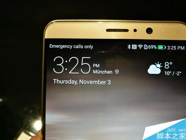 华为Mate9月光银版本的现场真机图赏:边框更是几乎没有_安卓手机_手机学院_本站