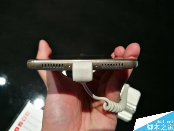 华为Mate9月光银版本的现场真机图赏:边框更是几乎没有_安卓手机_手机学院_本站
