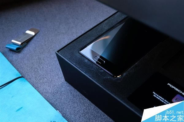 万元国产机华为Mate9保时捷版开箱图赏:全黑色一体奢华_安卓手机_手机学院_本站