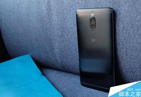 万元国产机华为Mate9保时捷版开箱图赏:全黑色一体奢华_安卓手机_手机学院_本站