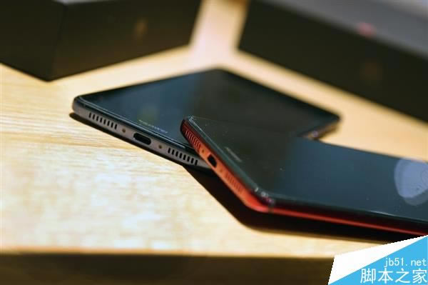 华为Mate9玛瑙红和托帕蓝色哪个好看?华为Mate9玛瑙红色和托帕蓝色对比图赏_安卓手机_手机学院_本站