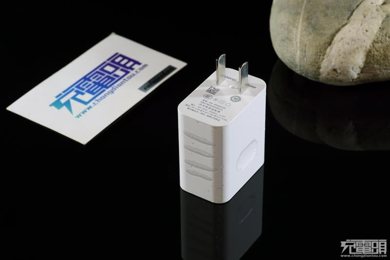 充电效果如何?华为Mate 9原装充电器SuperCharger拆解与评测_硬件综合_硬件教程_本站