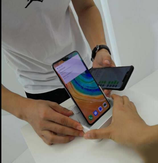 华为Mate30Pro侧屏触控和AI隔空操控好不好用 华为Mate30Pro使用体验_安卓手机_手机学院_本站