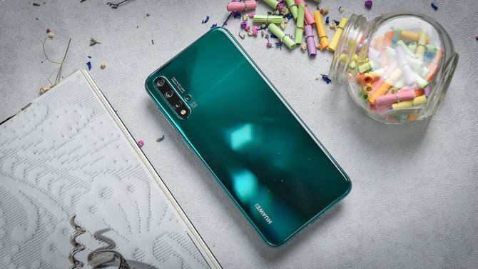 华为nova5 Pro评测 3000元内年轻用户的新选择_手机评测_手机学院_本站