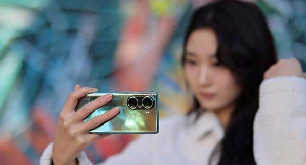 荣耀60pro和OPPOReno7Pro有什么区别 荣耀60pro和OPPOReno7Pro区别对比_手机评测_手机学院_本站