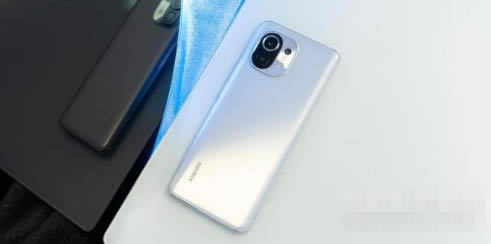 荣耀60Pro和小米11哪个好?荣耀60Pro和小米11对比测评_手机评测_手机学院_本站