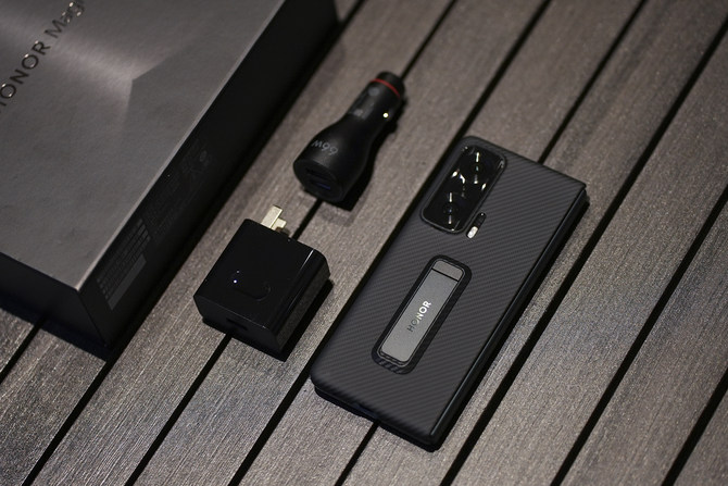 荣耀Magic V值得入手吗 荣耀Magic V体验评测_手机评测_手机学院_本站