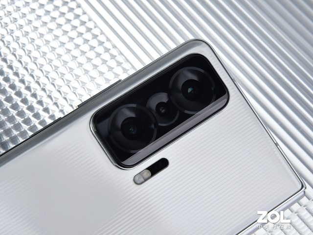 荣耀Magic V折叠屏手机评测   从未如此惊艳_手机评测_手机学院_本站