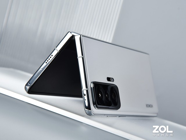 荣耀Magic V折叠屏手机评测   从未如此惊艳_手机评测_手机学院_本站