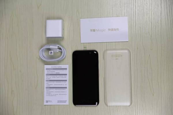 荣耀Magic好用吗?华为荣耀Magic首发开箱评测_手机评测_手机学院_本站
