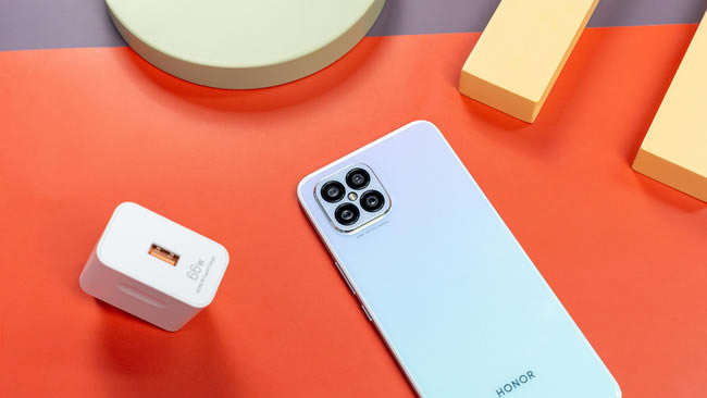 荣耀Play5值得入手吗 荣耀Play5上手体验评测_手机评测_手机学院_本站