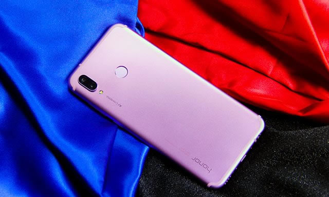 荣耀Play值得买吗 荣耀Play全面详细评测_手机评测_手机学院_本站