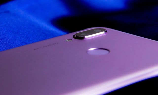 荣耀Play值得买吗 荣耀Play全面详细评测_手机评测_手机学院_本站