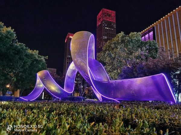 荣耀X10和小米10青春版哪个值得入手?荣耀X10对比小米10青春版评测_手机评测_手机学院_本站