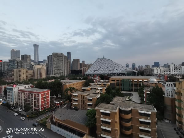 荣耀X10和小米10青春版哪个值得入手?荣耀X10对比小米10青春版评测_手机评测_手机学院_本站