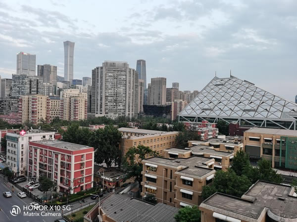 荣耀X10和小米10青春版哪个值得入手?荣耀X10对比小米10青春版评测_手机评测_手机学院_本站