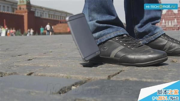 “iPhone 6”跌落测试:老外真会玩