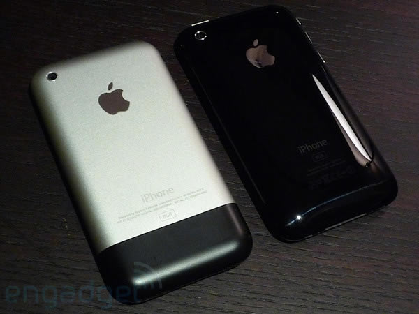 第一代iPhone与iPhone 3G背面比较 第一代iPhone与iPhone 3G背面比较