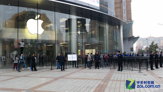 抢购黄牛不再有 苹果6/Plus首销日纪实
