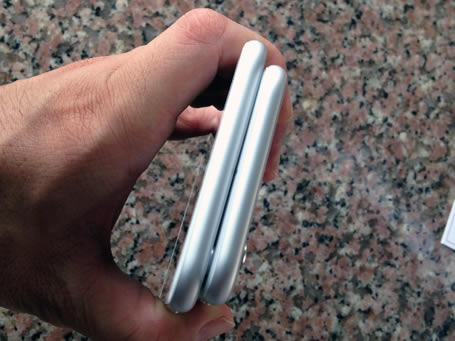 点击查看大图 偷跑?iPhone 6/6 Plus 真机提前在中国、越南出现(对比图/视频)_手机资讯_手机学院_本站