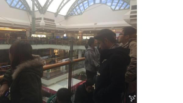 ���ȴ��ˣ�Χ���������iPhone 6/6 Plus����ʢ��(ͼ)_�ֻ���Ѷ_�ֻ�ѧԺ_��վ