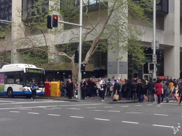 ���ȴ��ˣ�Χ���������iPhone 6/6 Plus����ʢ��(ͼ)_�ֻ���Ѷ_�ֻ�ѧԺ_��վ