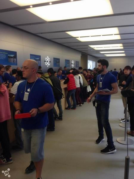 ���ȴ��ˣ�Χ���������iPhone 6/6 Plus����ʢ��(ͼ)_�ֻ���Ѷ_�ֻ�ѧԺ_��վ