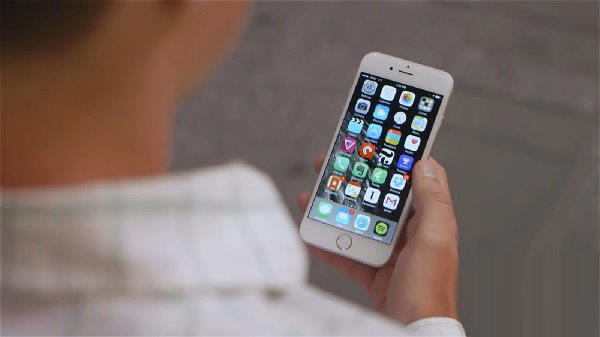 【视频】外媒评测iPhone6:只是更棒的大屏手机(中文字幕)_手机评测_手机学院_本站
